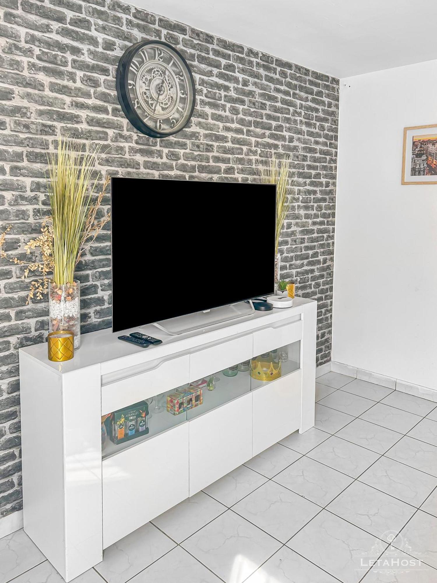 Moderne Avec Wi-fi Et Balcon