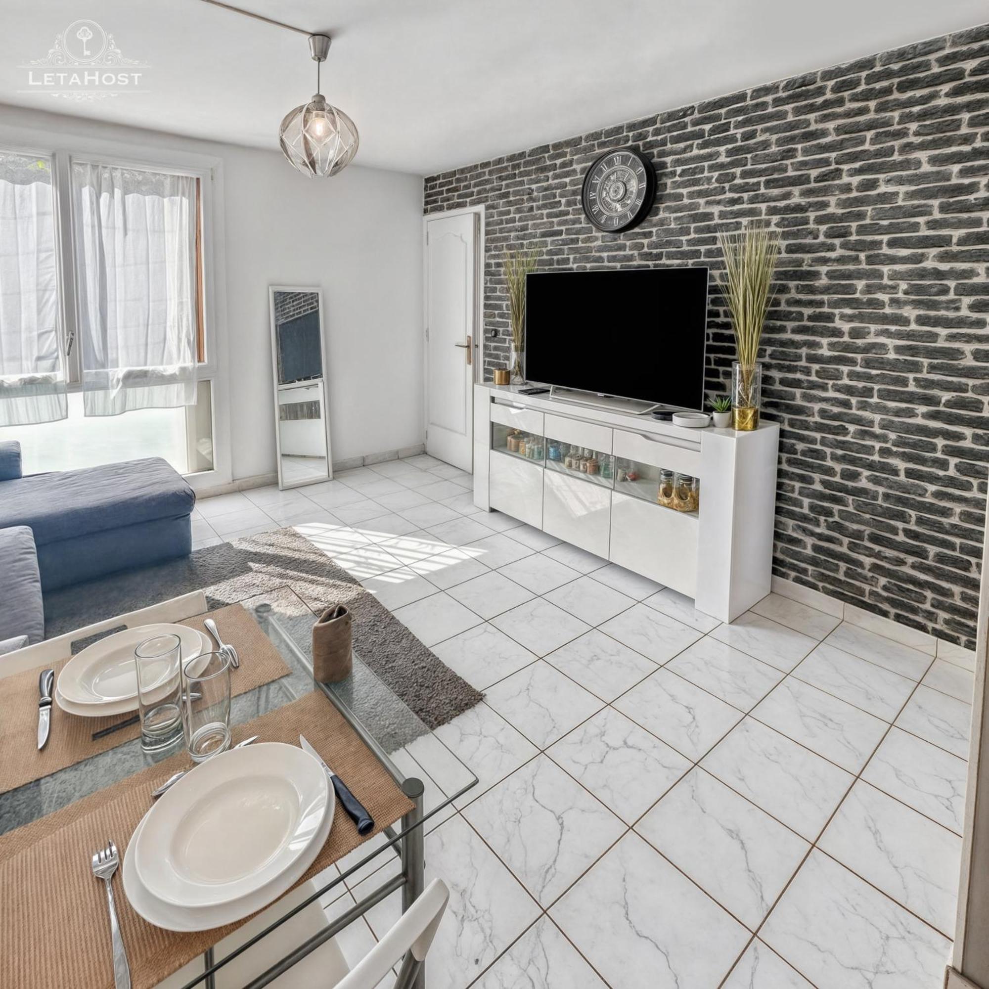 Moderne Avec Wi-fi Et Balcon *