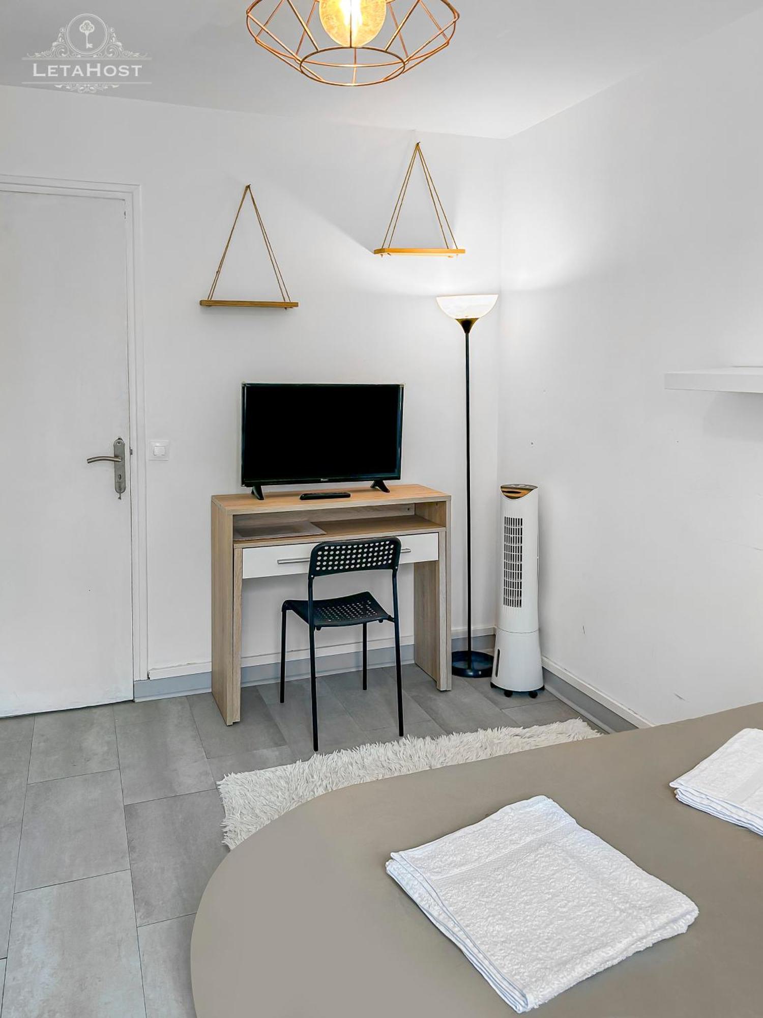 Moderne Avec Wi-fi Et Balcon