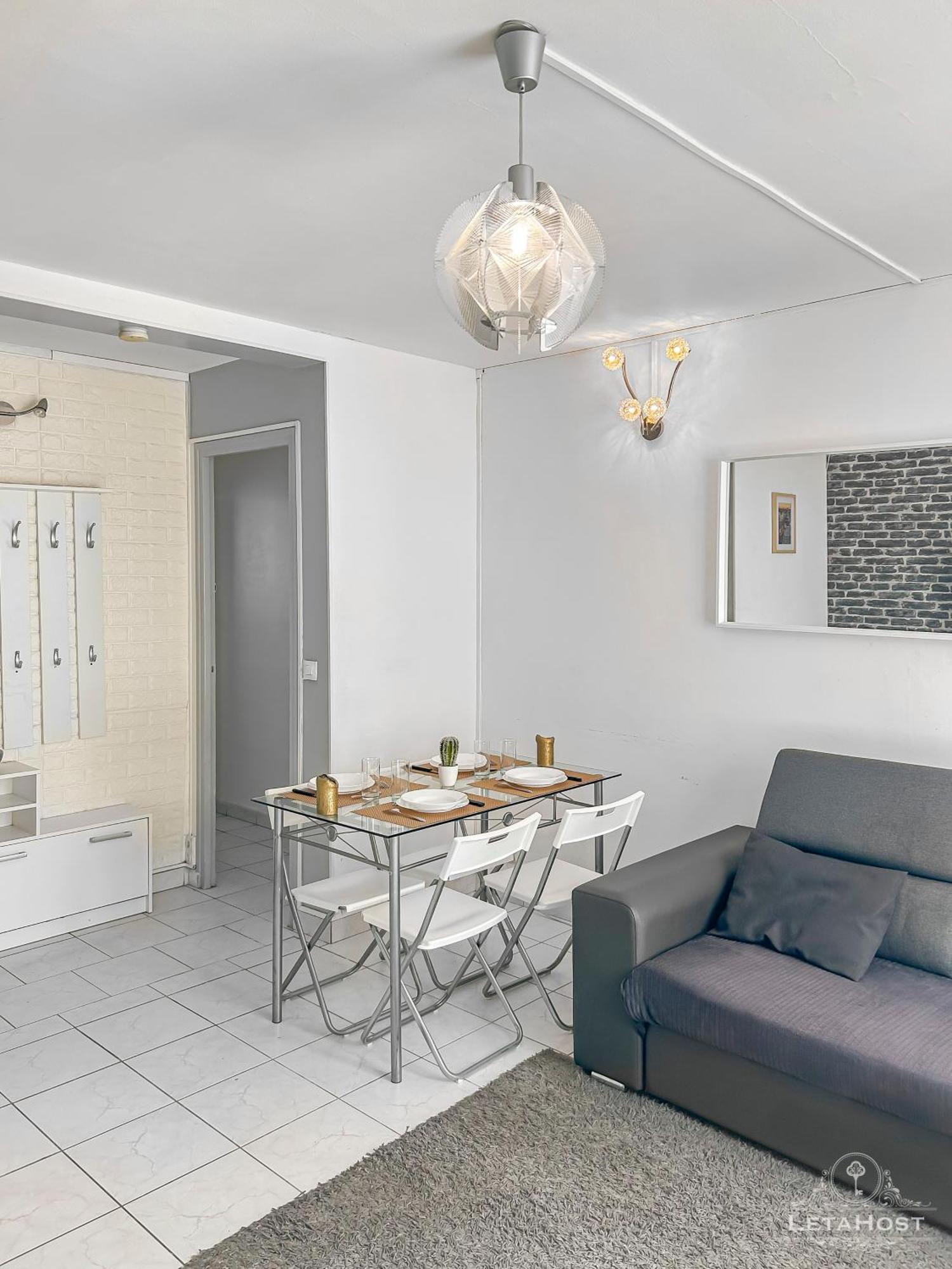 Moderne Avec Wi-fi Et Balcon *