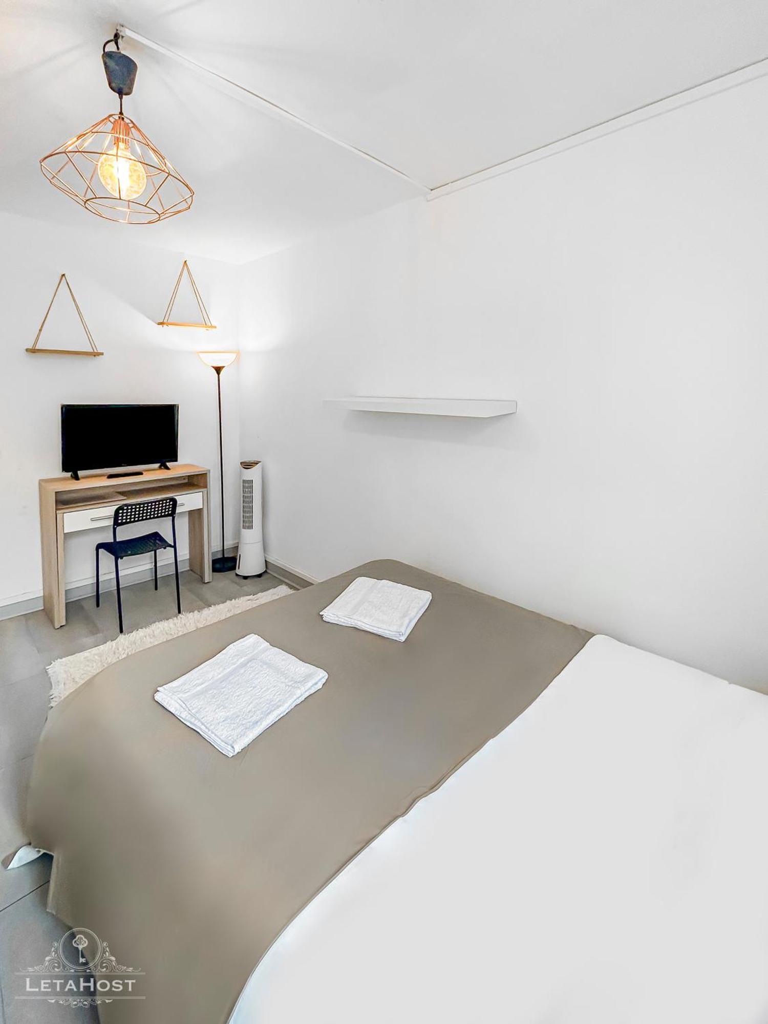 Moderne Avec Wi-fi Et Balcon *